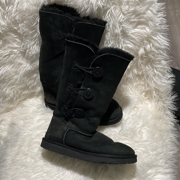UGG Bailey Button Triplet sheepskin black suede boots size 8 w/ 3 buttons. - Picture 9 of 16